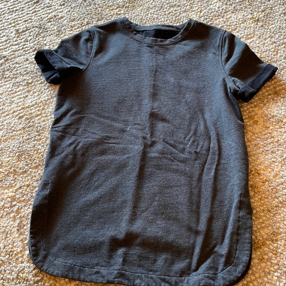 Lululemon short sleeve like new size 4